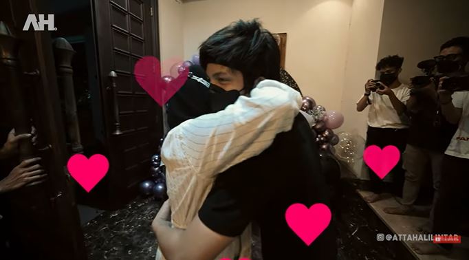 10 Momen ultah Aurel Hermansyah ke-23, dapat kue dari gulungan uang