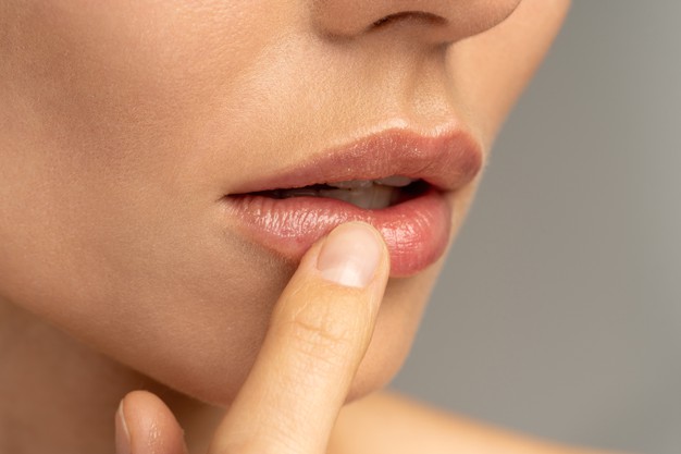 11 Penyebab bau mulut dan cara mengatasinya, aman dan mudah