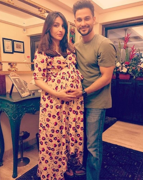 Potret lawas 8 aktris Bollywood pamer baby bump, auranya terpancar