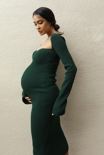 Potret lawas 8 aktris Bollywood pamer baby bump, auranya terpancar