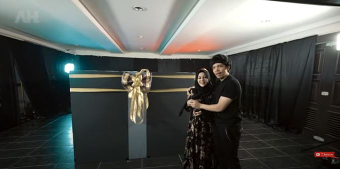 Ulang tahun ke-23, ini 10 momen Aurel dapat kado mobil mewah dari Atta