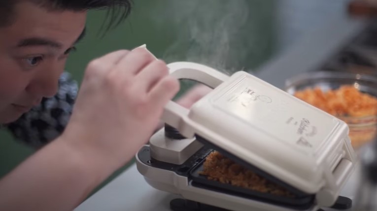 Viral nasi goreng waffle ala Kai EXO, ini 6 cara mudah membuatnya