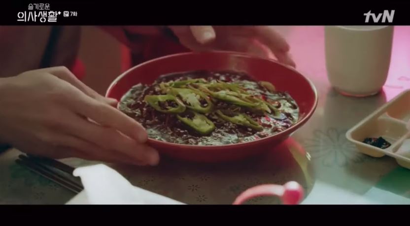 7 Makanan di drama Hospital Playlist ini bikin ngiler