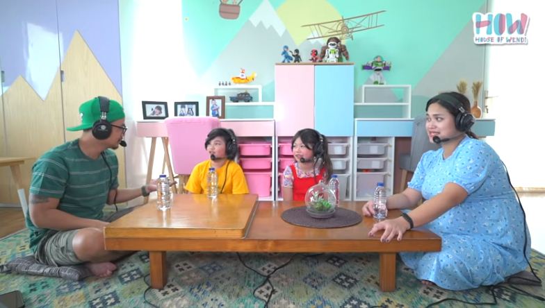 Potret studio podcast 6 presenter, Deddy Corbuzier habis Rp 400 juta