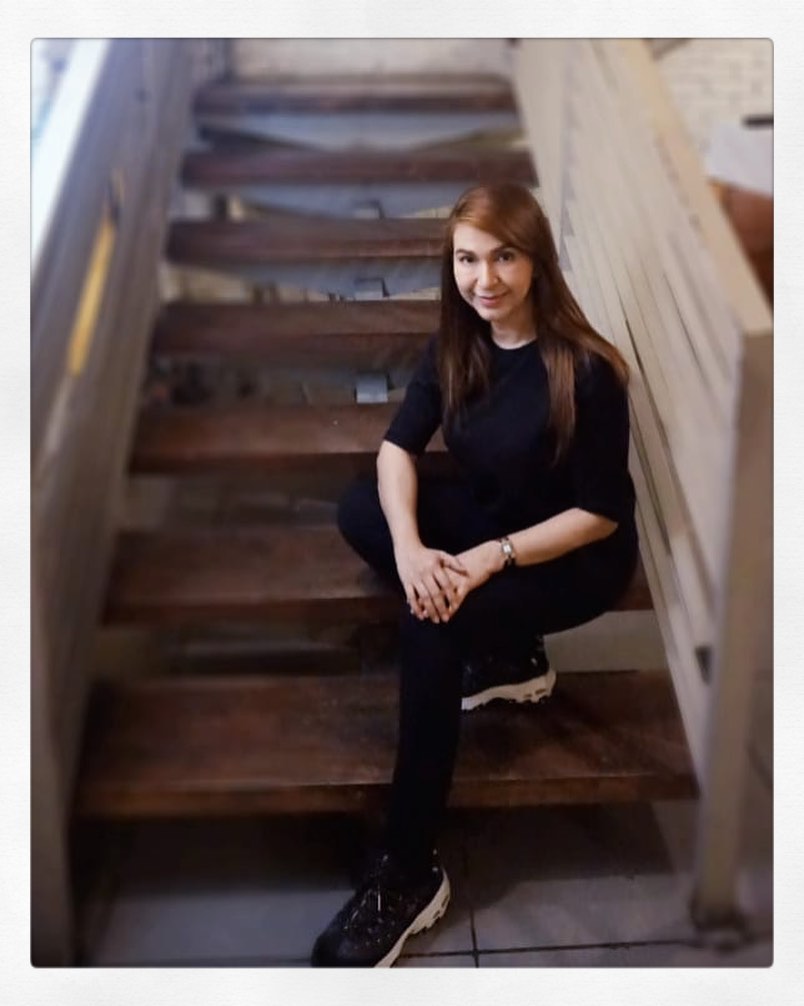 10 Potret terbaru Puput Novel penyanyi era 90-an, kian menawan