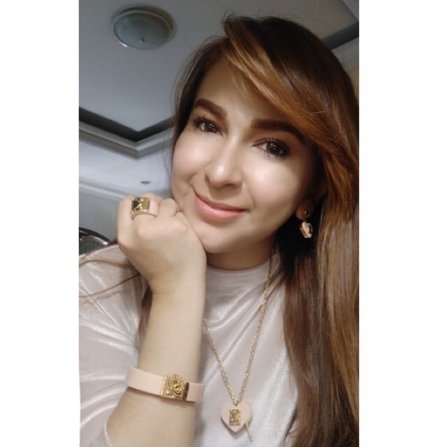 10 Potret terbaru Puput Novel penyanyi era 90-an, kian menawan