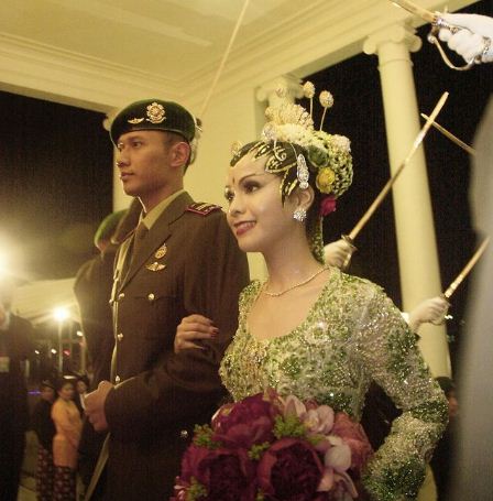 Baru diekspos, ini 9 momen pedang pora pernikahan AHY & Annisa Pohan