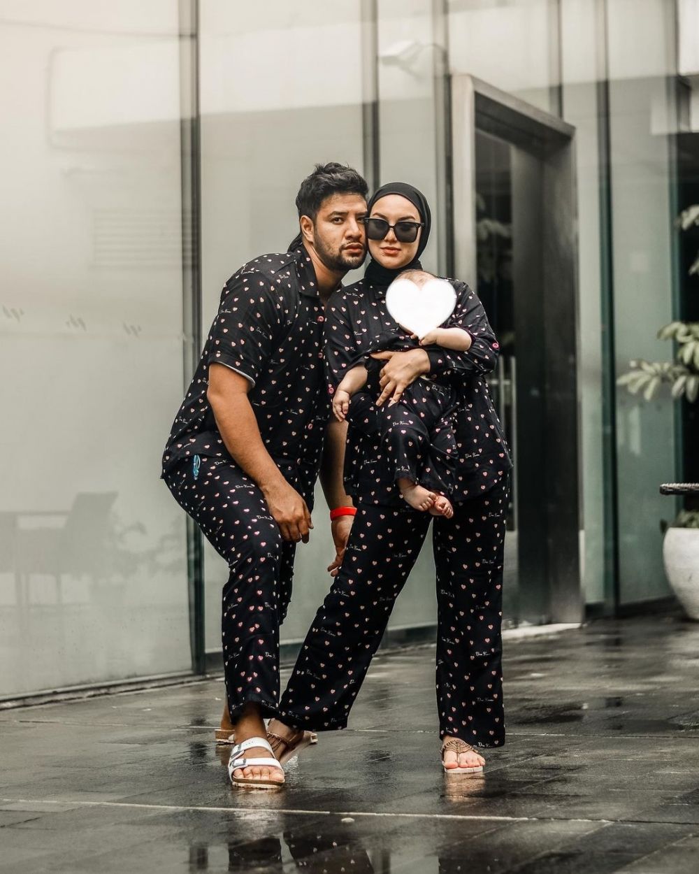 Gaya pemotretan 10 keluarga seleb pakai piyama, tetap kece