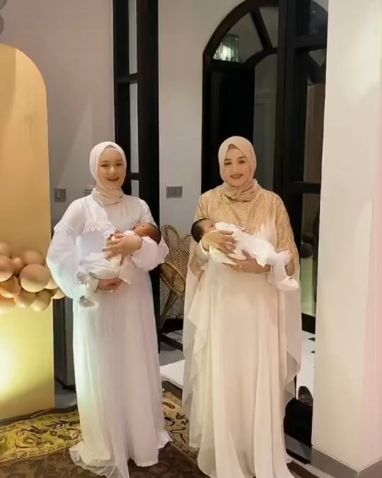 7 Momen akikah anak pertama Dinda Hauw dan Rey Mbayang, penuh khidmat