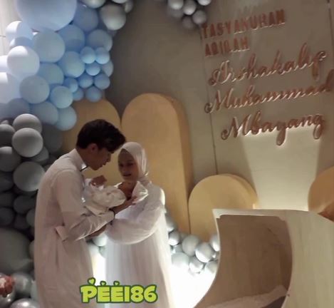 7 Momen akikah anak pertama Dinda Hauw dan Rey Mbayang, penuh khidmat