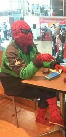 15 Outfit lucu driver ojek online ini bikin penumpang senyum heran