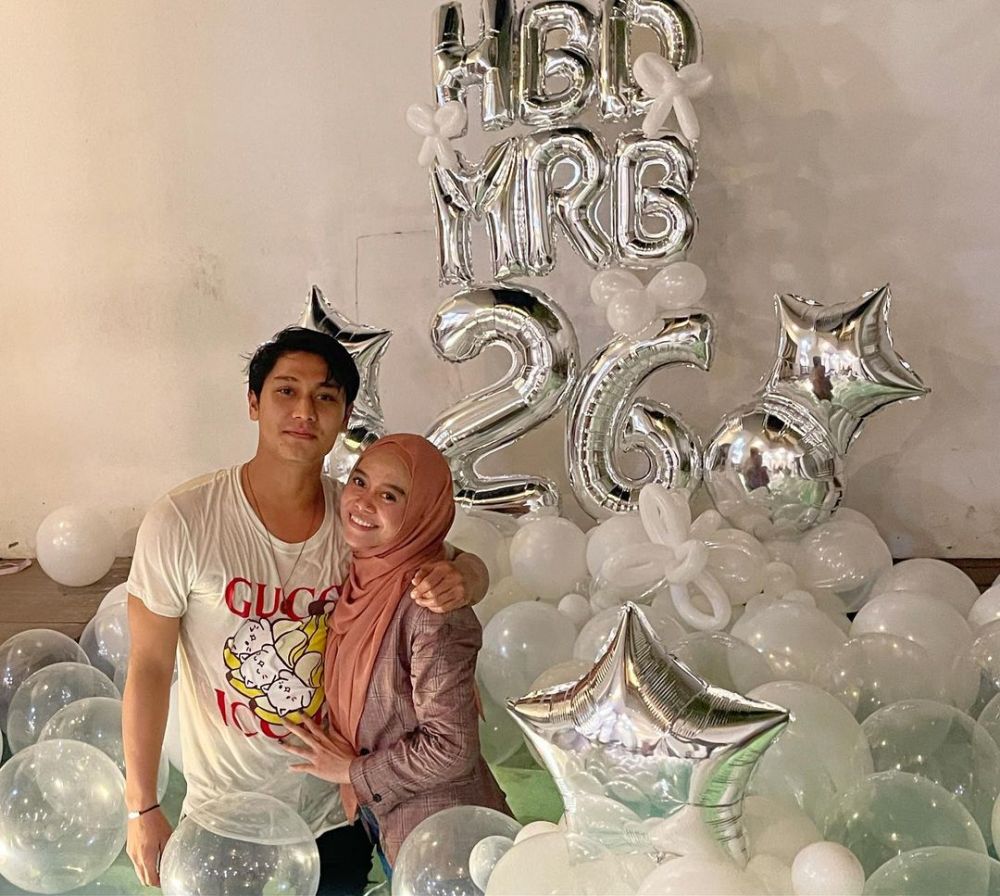 9 Momen ultah Rizky Billar ke-26, diceburin ke kolam bareng Lesty