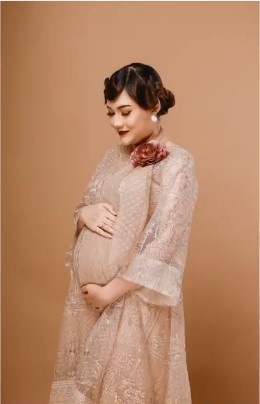 8 Potret maternity shoot Nella Kharisma dan Dory Harsa, bak bangsawan