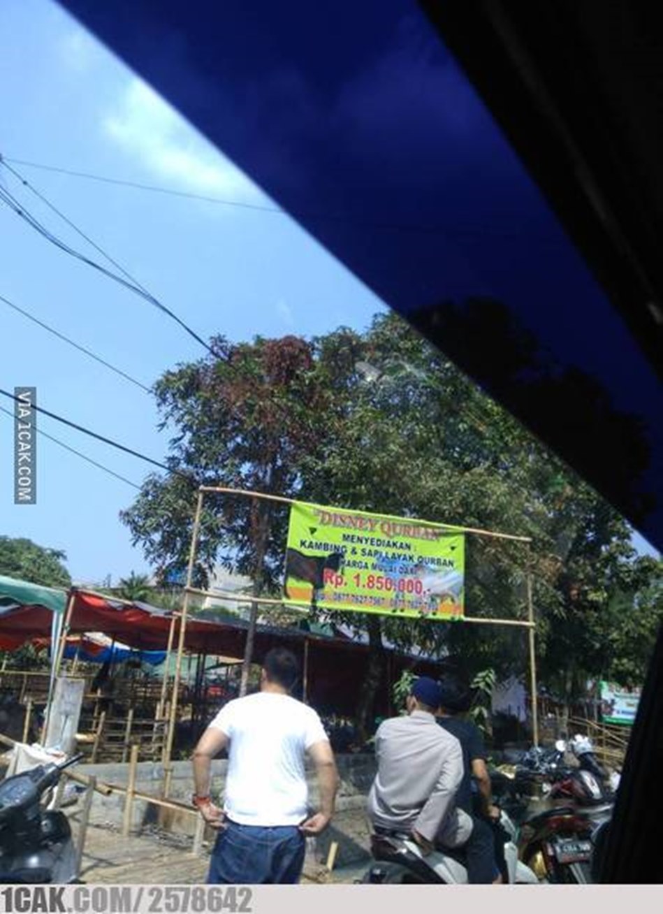 10 Spanduk Idul Adha ini kreatifnya bikin senyum-senyum