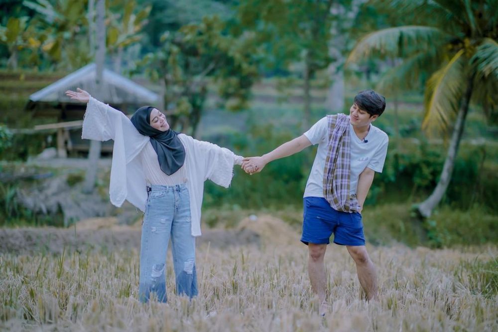 Foto masa muda Rizky Billar diunggah Lesty Kejora, tampilannya disorot