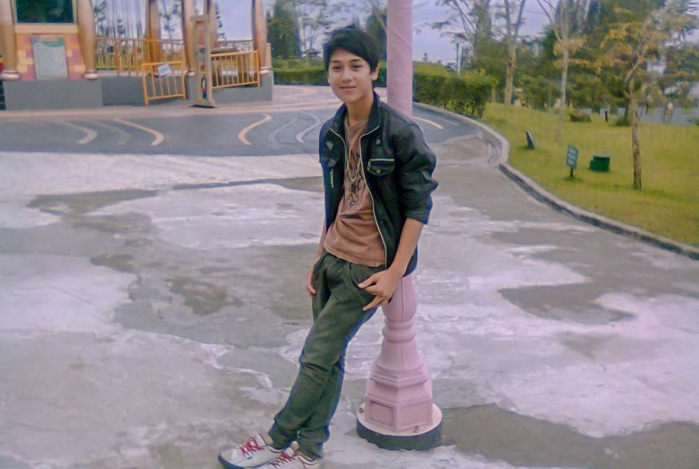 Foto masa muda Rizky Billar diunggah Lesty Kejora, tampilannya disorot