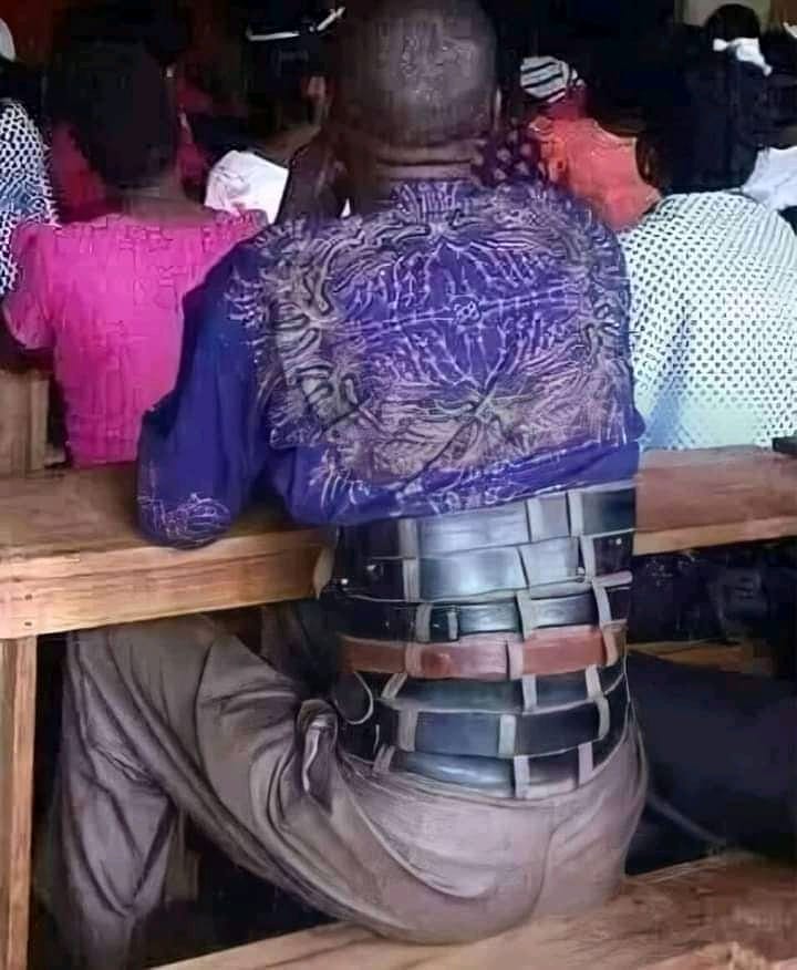 10 Momen lucu salah pakai celana ini bikin lihat dua kali