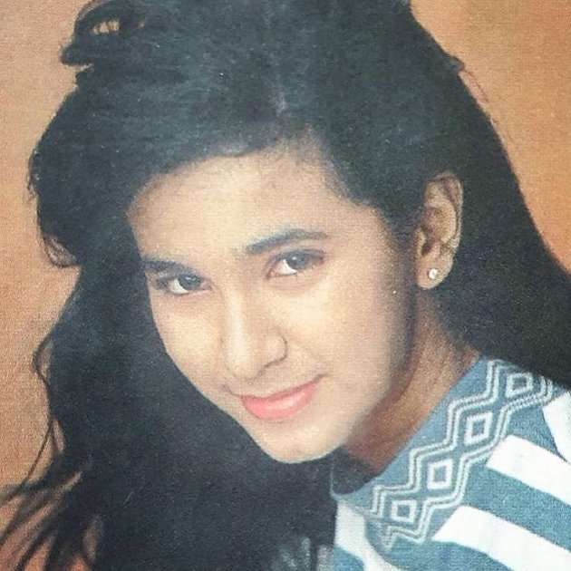 12 Potret lawas Puput Novel penyanyi era 90-an, memesona sejak cilik