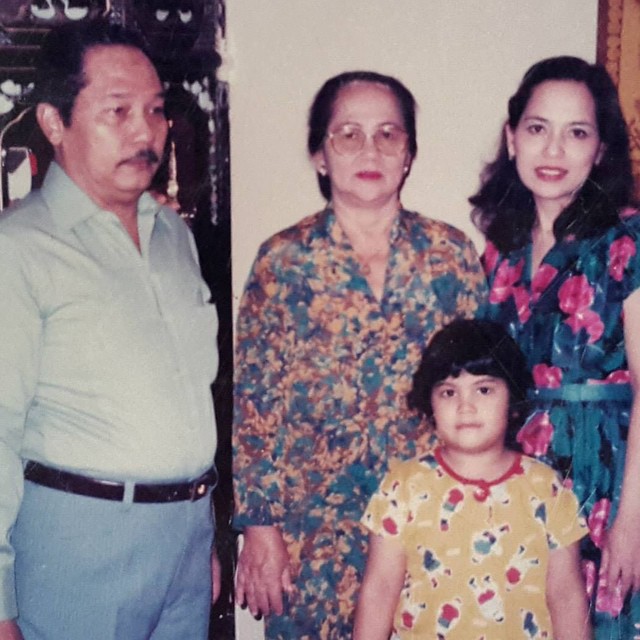 10 Potret masa kecil Annisa Pohan, disebut kembaran putrinya