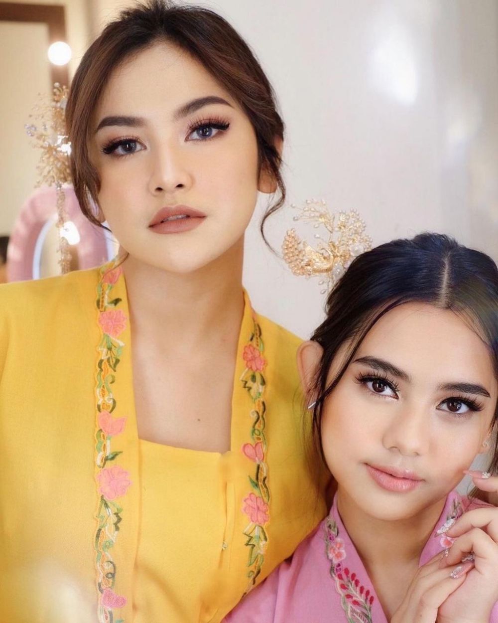 10 Gaya pemotretan Mahalini Raharja dengan kebaya, auranya terpancar