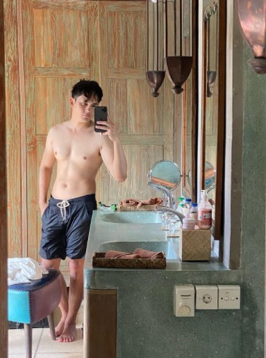 Rajin olahraga, ini 8 potret terbaru Kiki Farrel yang makin atletis