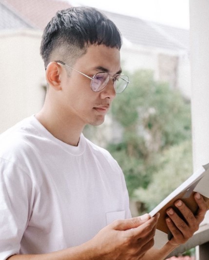 Rajin olahraga, ini 8 potret terbaru Kiki Farrel yang makin atletis