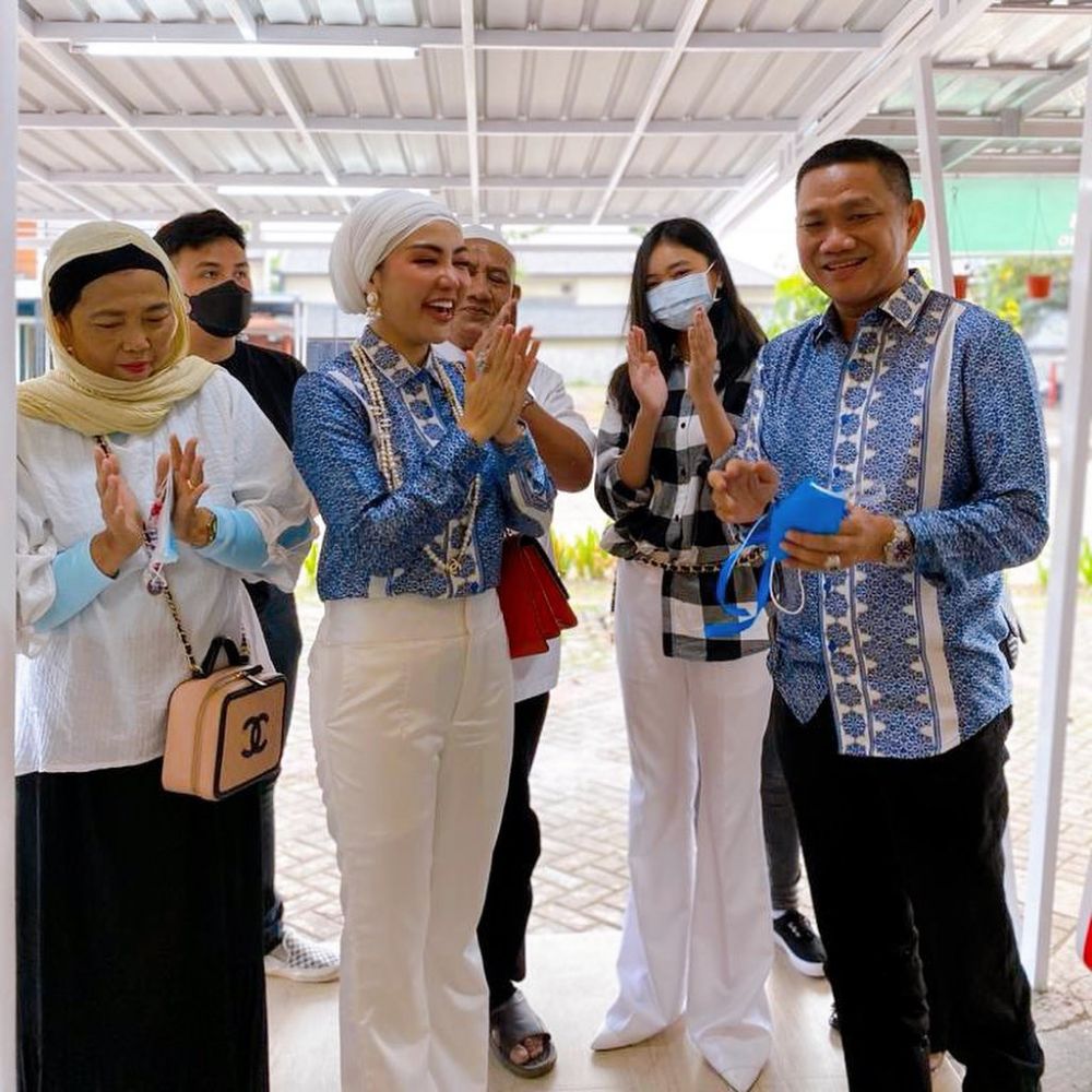 Bangun bisnis skincare, ini 7 momen Bella Shofie resmikan kantor baru