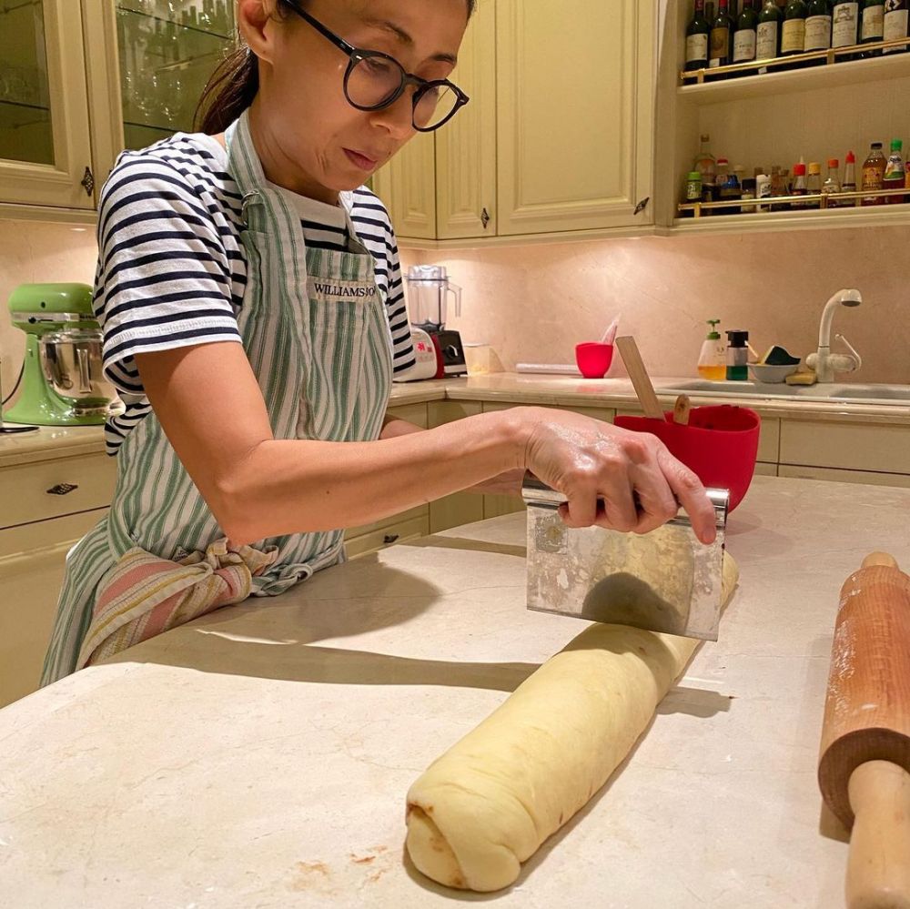 Pesona 5 menantu keluarga Bakrie tanpa makeup, bukti cantik alami