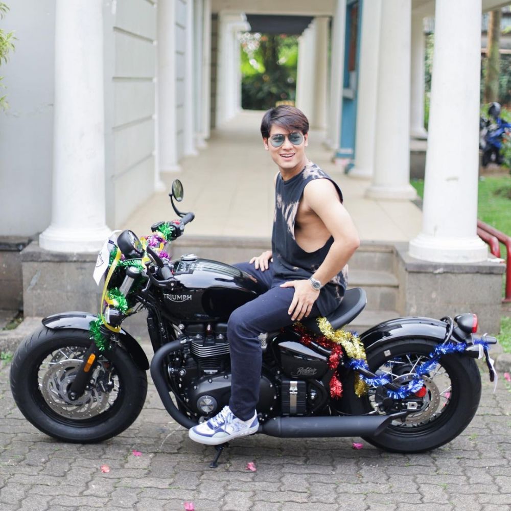 7 Penampakan moge milik Rizky Billar, kado ultah dari Lesty Kejora