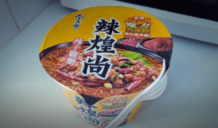 18 Jenis mi instan pedasnya nendang di lidah, berani coba?