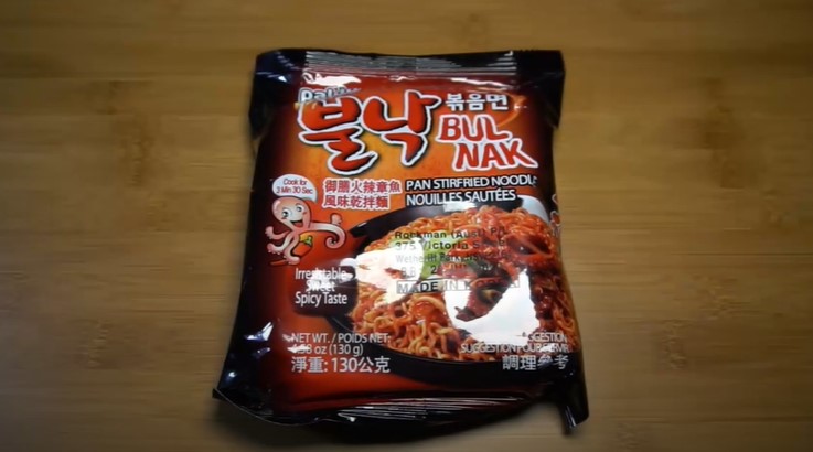 18 Jenis mi instan pedasnya nendang di lidah, berani coba?