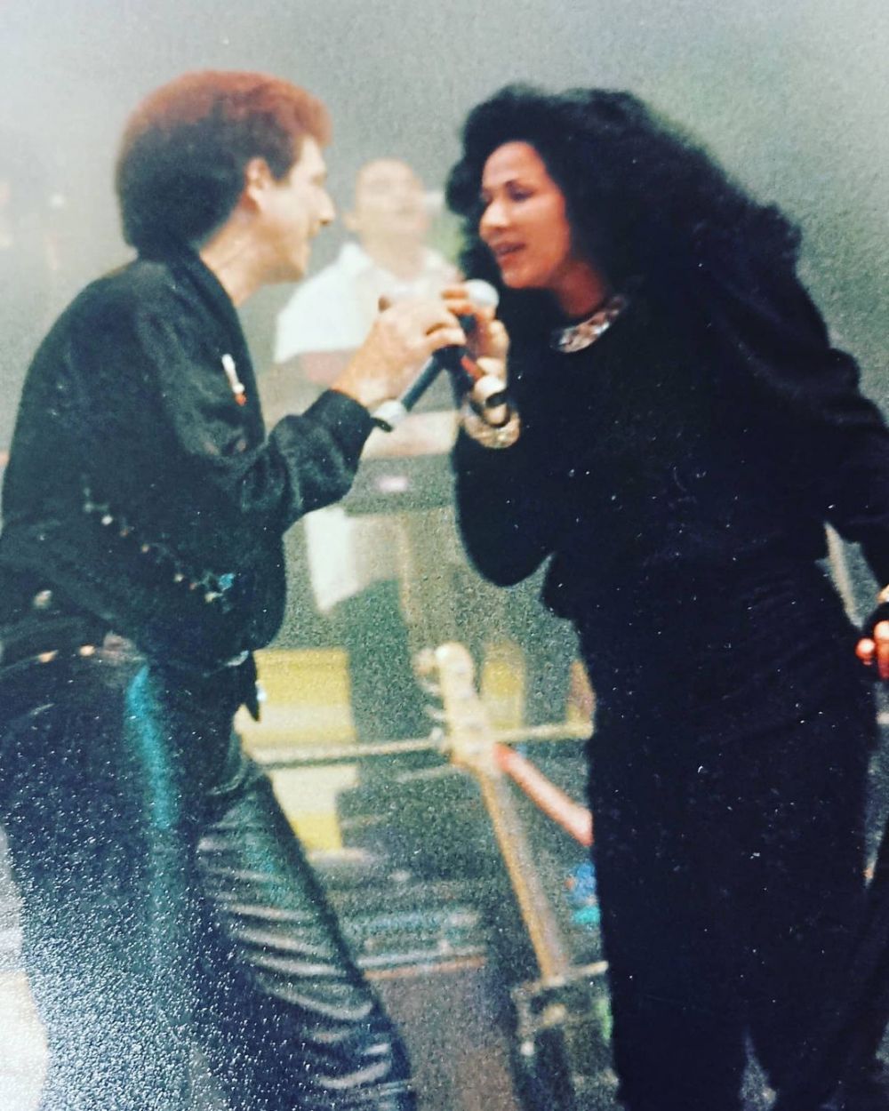 10 Potret lawas Camelia Malik di awal karier, cantiknya tak luntur