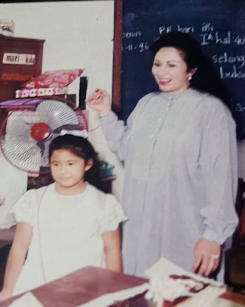 10 Potret lawas Camelia Malik di awal karier, cantiknya tak luntur