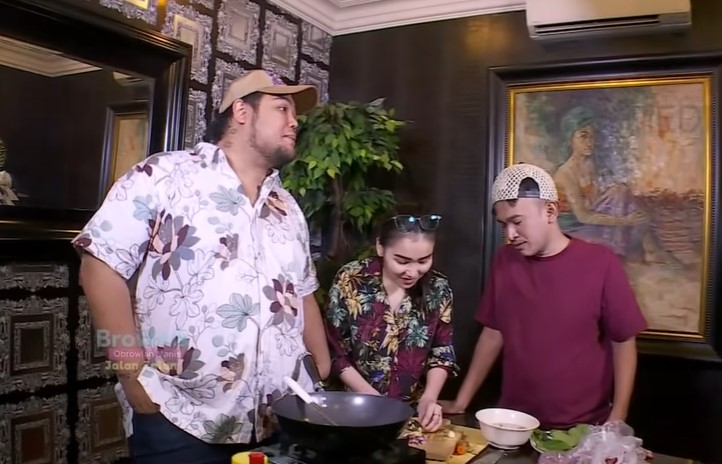 5 Menu makan siang ala Ayu Ting Ting, bikin tambah nasi