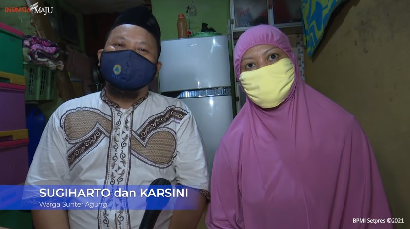 9 Momen Jokowi blusukan malam hari bagikan sembako dan paket obat