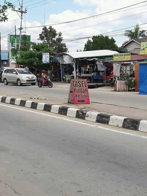 11 Pelesetan nama penyanyi di spanduk usaha ini bikin cekikikan