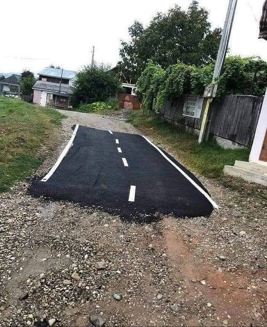 11 Momen lucu perbaikan jalan ini hasilnya bikin tepuk jidat