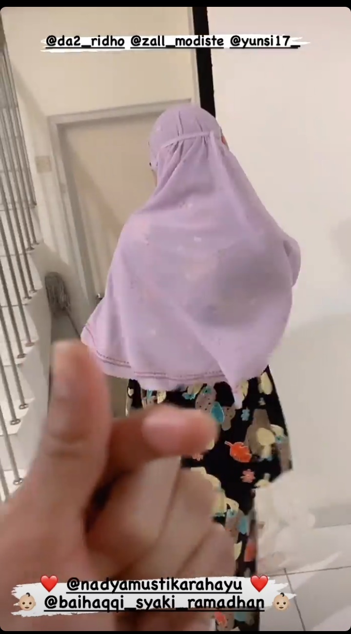 7 Potret anniversary pernikahan Rizki DA dan Nadya Mustika, romantis