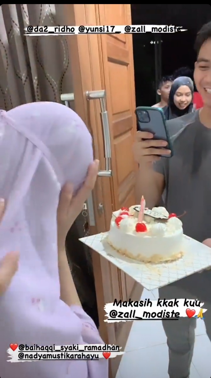 7 Potret anniversary pernikahan Rizki DA dan Nadya Mustika, romantis