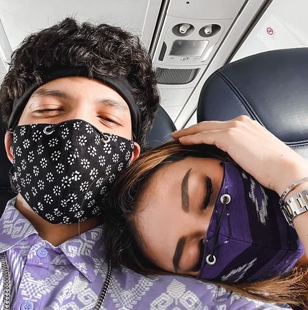 Momen 9 seleb unggah foto istri saat tidur, Darius dan Donna mesra