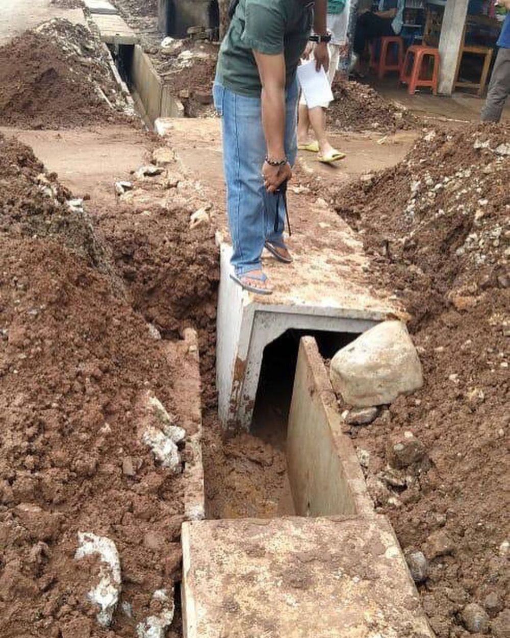 13 Bangunan nggak lurus ini penampakannya bikin tepuk jidat