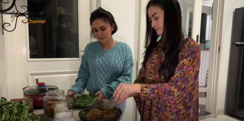 Menu masakan rumahan 9 pedangdut, Lesty Kejora buat kangkung sambal