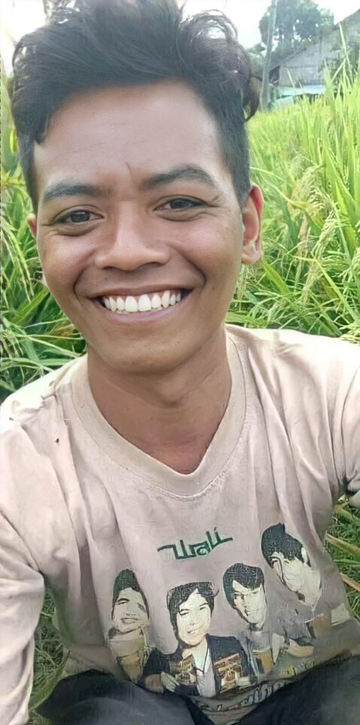 Lagi trending, ini 13 foto Opek Maju pria yang mirip Reza Arap