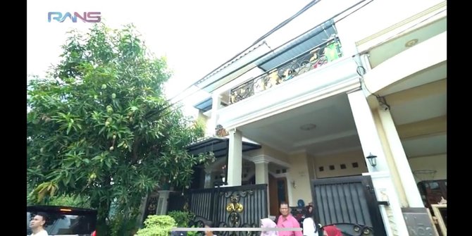 Potret 9 rumah komedian di kampung halaman, punya Ucok Baba sederhana