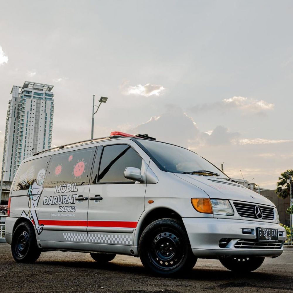 7 Penampakan mobil Ananda Omesh usai diubah jadi ambulance