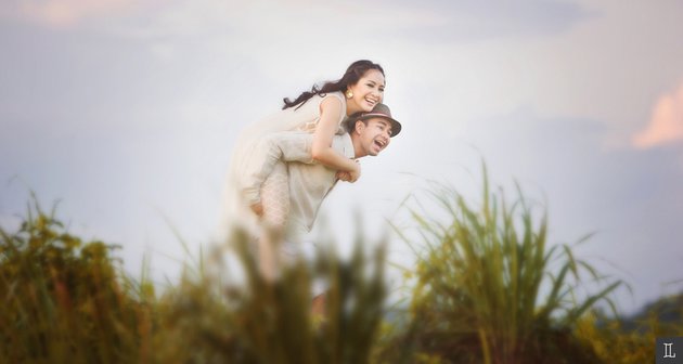 11 Potret lawas prewedding Nagita dan Raffi Ahmad, usung 7 tema