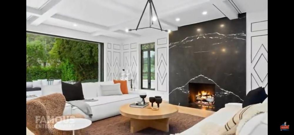 13 Potret rumah Rihanna di Beverly Hills, desainnya elegan banget