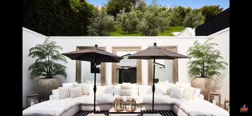 13 Potret rumah Rihanna di Beverly Hills, desainnya elegan banget