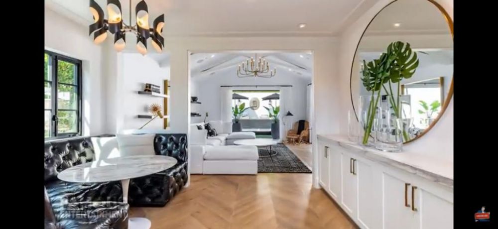13 Potret rumah Rihanna di Beverly Hills, desainnya elegan banget