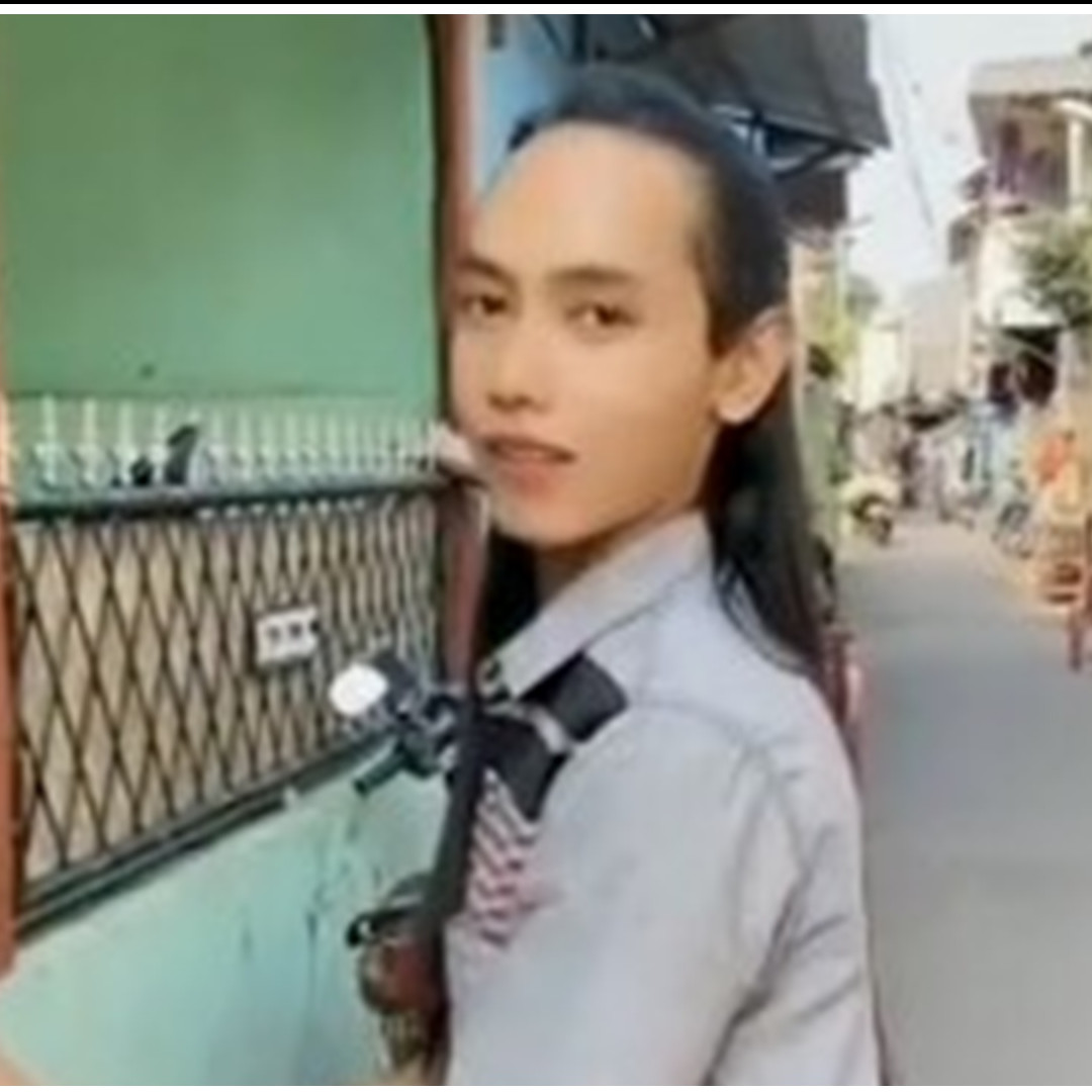 Mendadak viral, cowok penjual jamu ini rambutnya indah bak perempuan